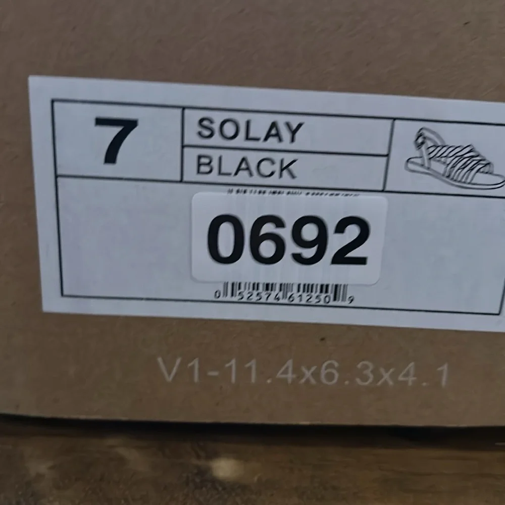 Journee Collection Solay Sandal Size 7 - Picture 11 of 11